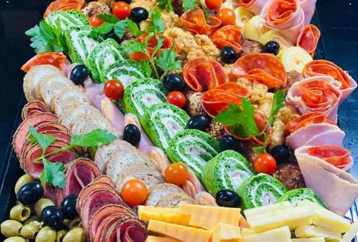 Platouri Aperitive Si Prajituri De Casa In Woodford Green, Londra