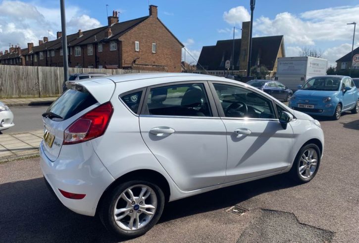 Vand Masina Ford Fiesta In Harrow, Londra