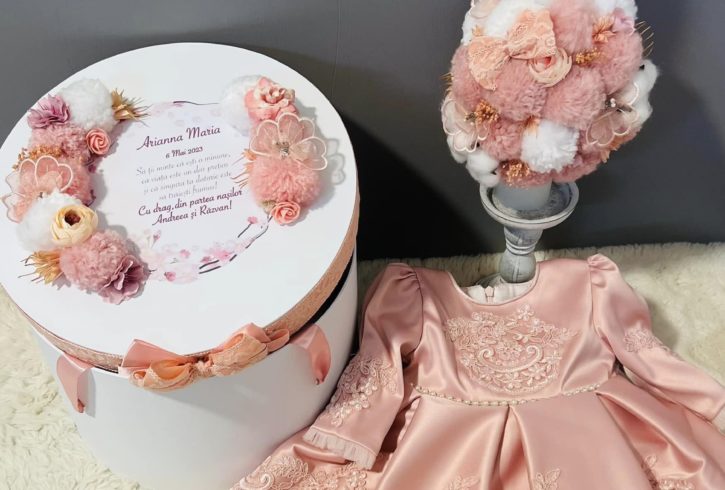 Trusouri Si Set Personalizat Pentru Botez In UK