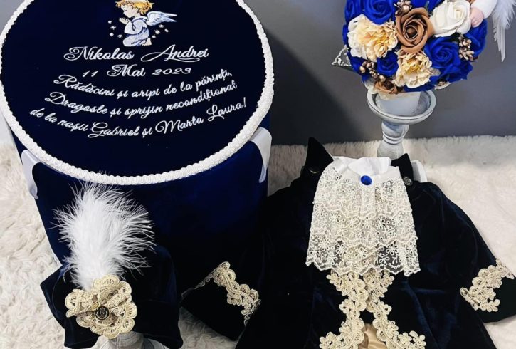 Trusouri Si Set Personalizat Pentru Botez In UK