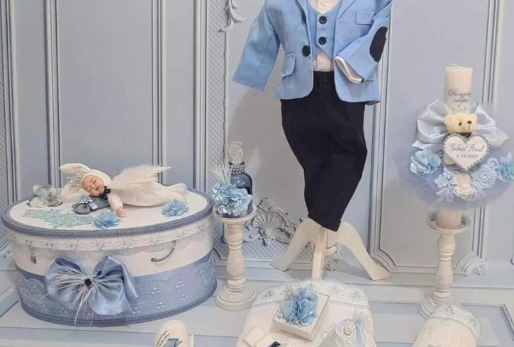 Trusouri Si Set Personalizat Pentru Botez In UK