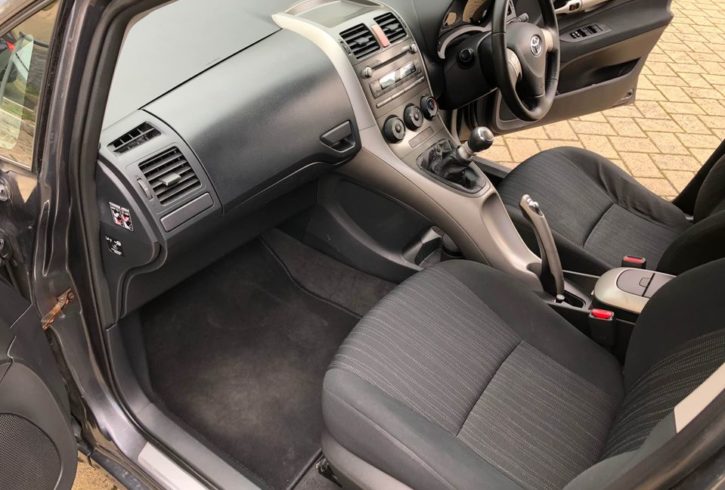 Vand Masina Toyota Auris In Londra, UK