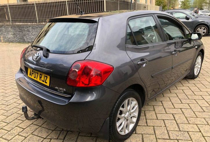 Vand Masina Toyota Auris In Londra, UK