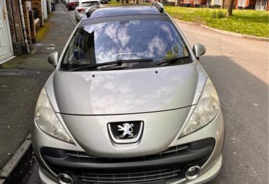 Vand Masina Peugeot In Newport, UK