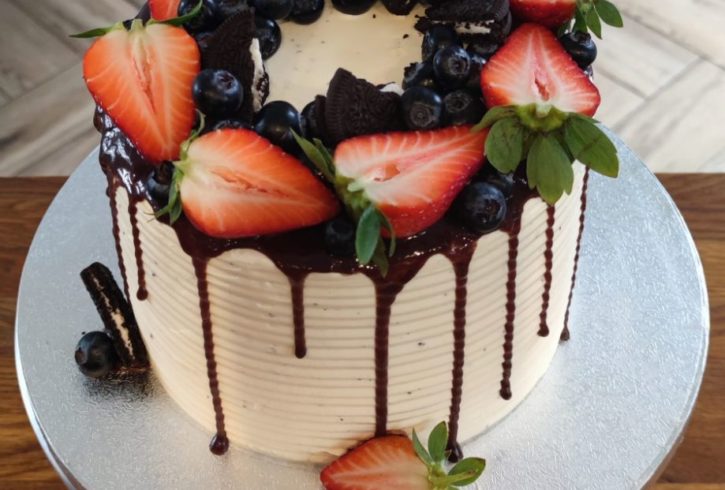 Realizez Torturi La Comanda In Slough, UK