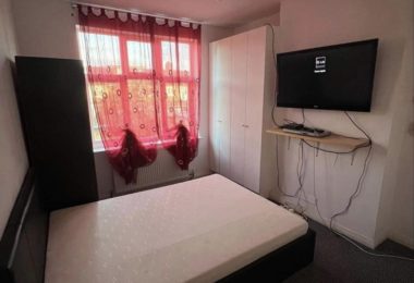 Chirie Camera Dubla In Iflord, Londra