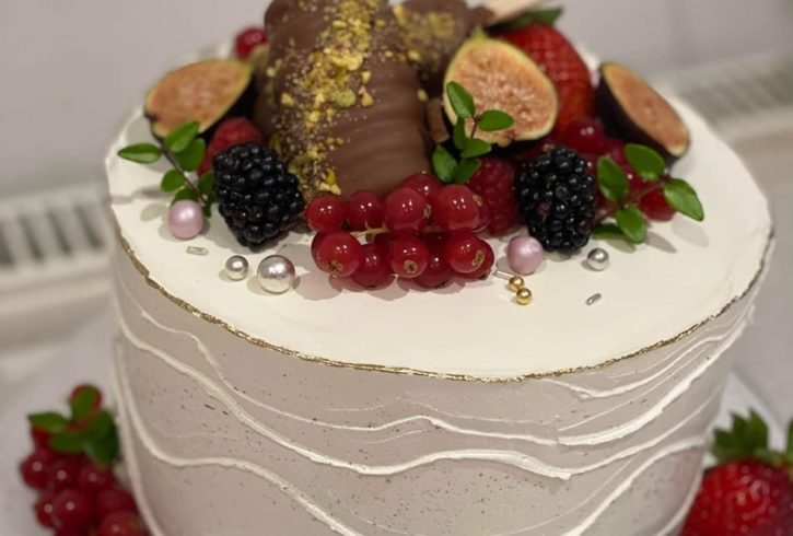 Torturi Si Prajituri Candy Bar La Comanda In Ilford, Londra