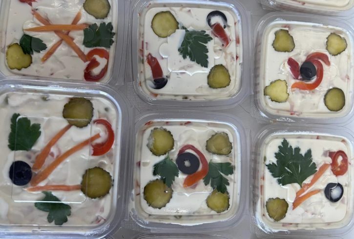 Magazin Alimentar Si Meniul Zilei Romanesc In Hatfield, UK