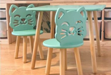 Vand Masa Si 2 Scaune Pentru Copii In Coventry, UK