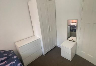 Inchiriez Camera Single Wood Green, Londra