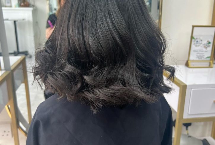 Salon De Frizerie Si Coafura In Pinner, Londra