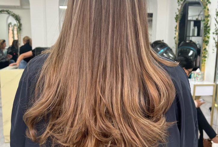 Salon De Frizerie Si Coafura In Pinner, Londra