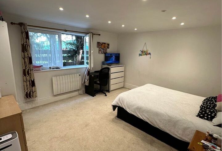 Chirie Camera Dubla In Chingford, Londra