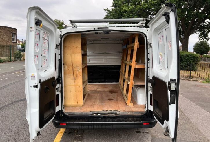 Vand Van Renault Traffic In Barking, Londra