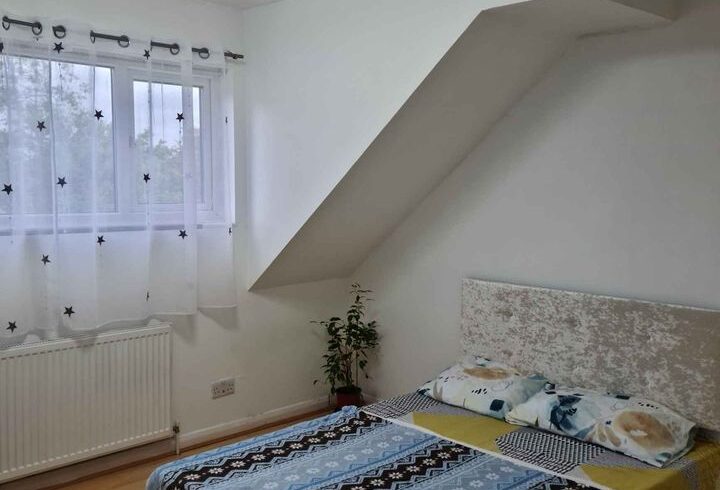 Inchiriez Camera Dubla In Hainault, Chigwell, UK