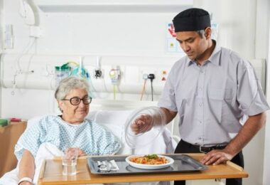 Muncă Ospătar / Ospătară Și Asistenți În Spital Din Sutton, UK