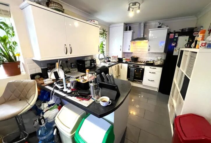 Chirie Casă Cu 5 Dormitoare În Barking, Londra