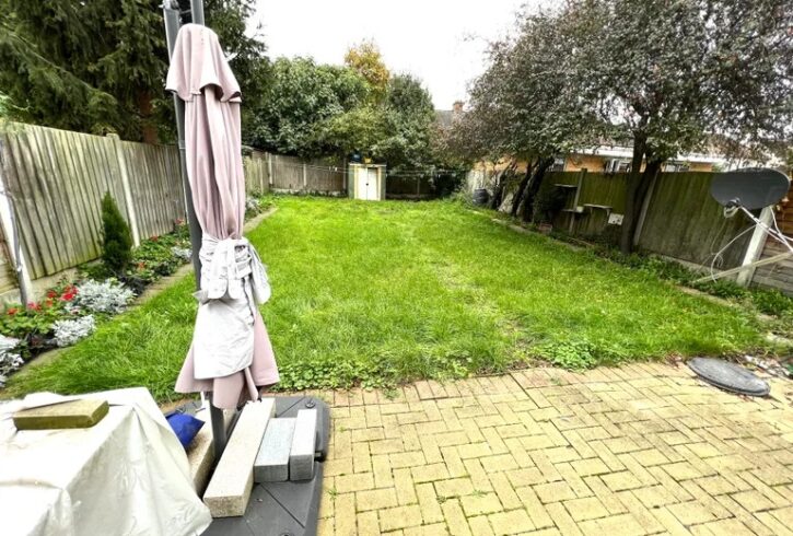 Chirie Casă Cu 5 Dormitoare În Barking, Londra