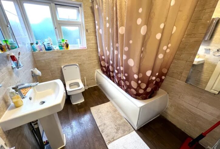 Chirie Casă Cu 5 Dormitoare În Barking, Londra