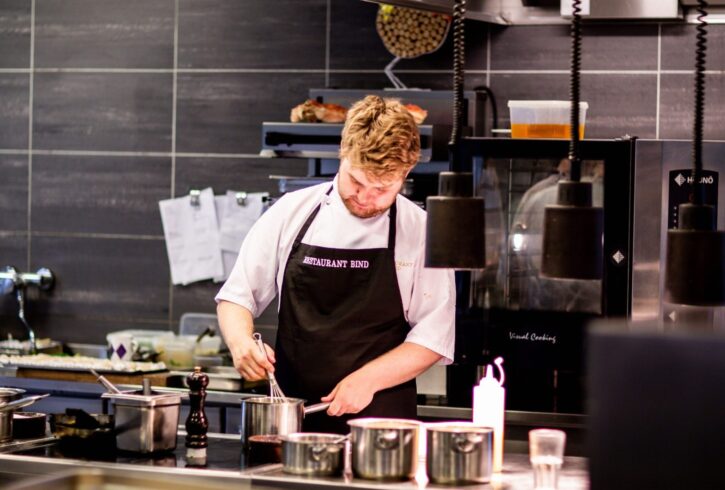 Muncă Bucătar Șef La Restaurant Românesc În Bayswater, Londra