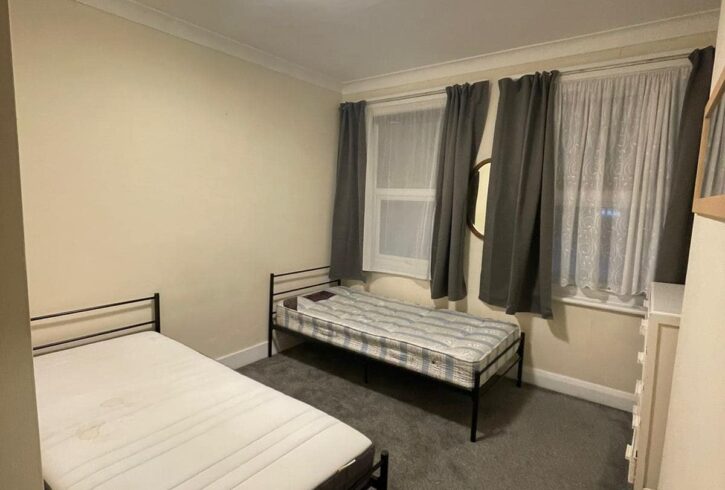 Chirie Apartament Cu Două Camere Duble În Harrow, Londra