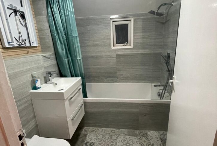 Chirie Apartament Cu Două Camere Duble În Harrow, Londra