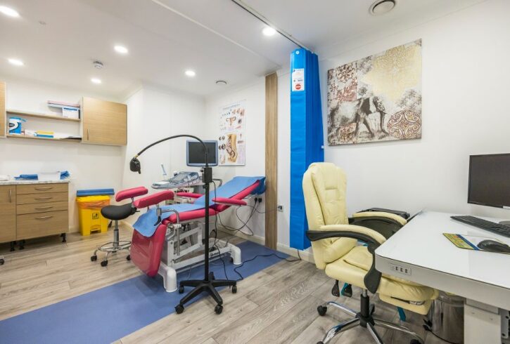 Medic Ginecolog Roman in Londra pe ROLO