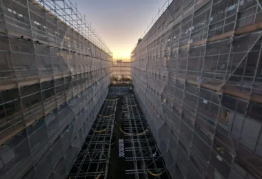 Angajez 17 Muncitori Lucrare Montaj Fațada în Wembley