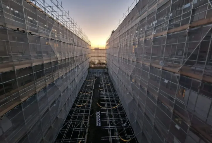 Angajez 17 Muncitori Lucrare Montaj Fațada în Wembley