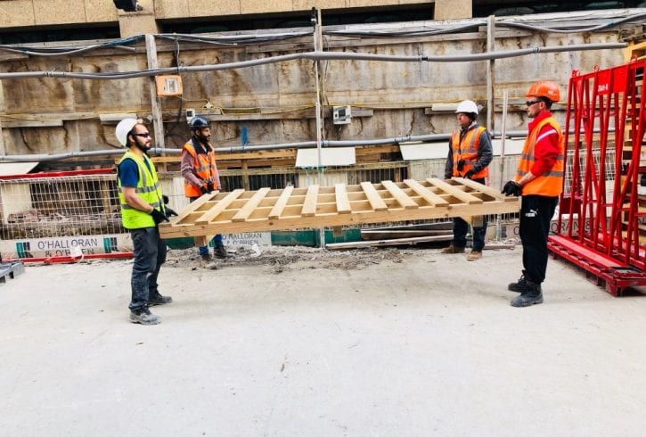 Compania T & D Glazing And Installation Ltd. angajeaza pe diferite posturi