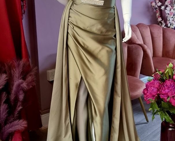 Emilia's Dresses - Rochii și Pantofi de Ocazie in Hemel Hempstead