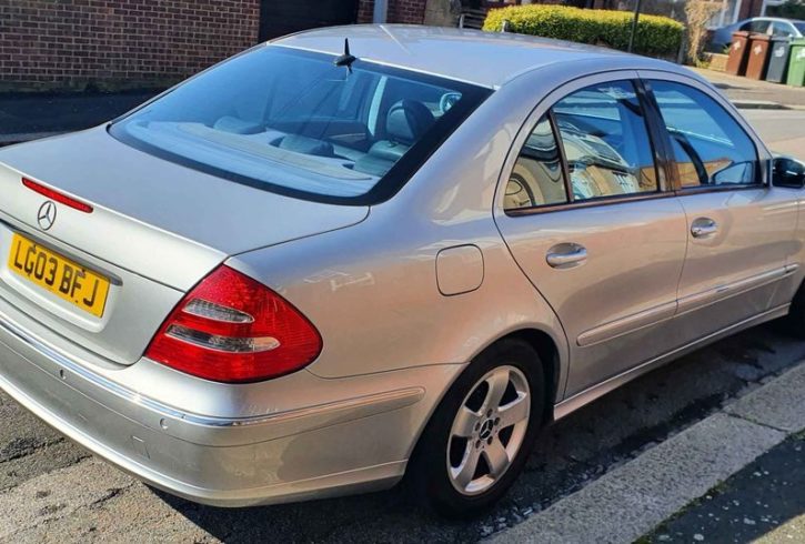 Vând Mercedes Benz E-Class din 2003 in Londra