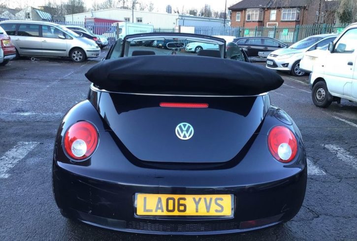 Vand Auto Volkswagen Beetle din 2007 in Londra, UK