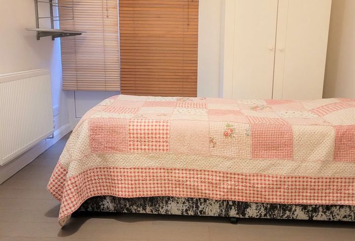 Inchiriez Camera Single in Casa 5 dormitoare in Harrow, Londra