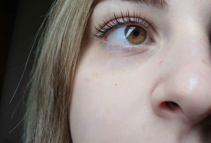 Servicii Laminare Gene in Stratford Londra - Corina