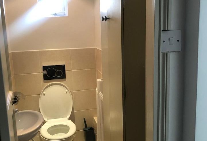 Inchiriez Camera Single in Casa 5 dormitoare in Harrow, Londra