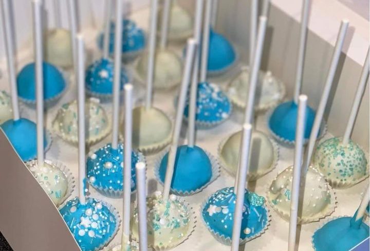 Preparam Torturi si Prajituri Candy Bar in Newbury Park, Londra