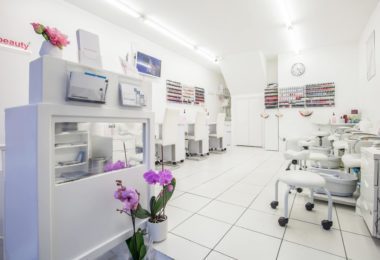 Servicii Cosmetice, Manichiura si Gene in Tooting Bec, Londra