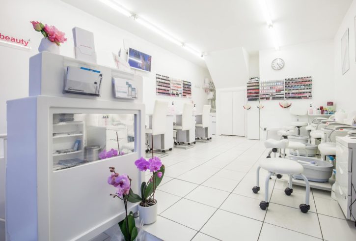 Servicii Cosmetice, Manichiura si Gene in Tooting Bec, Londra