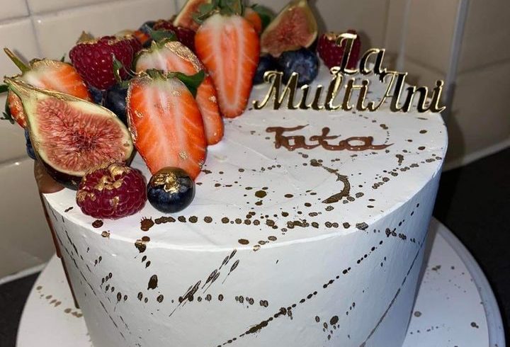 Preparam Torturi si Prajituri Candy Bar in Newbury Park, Londra