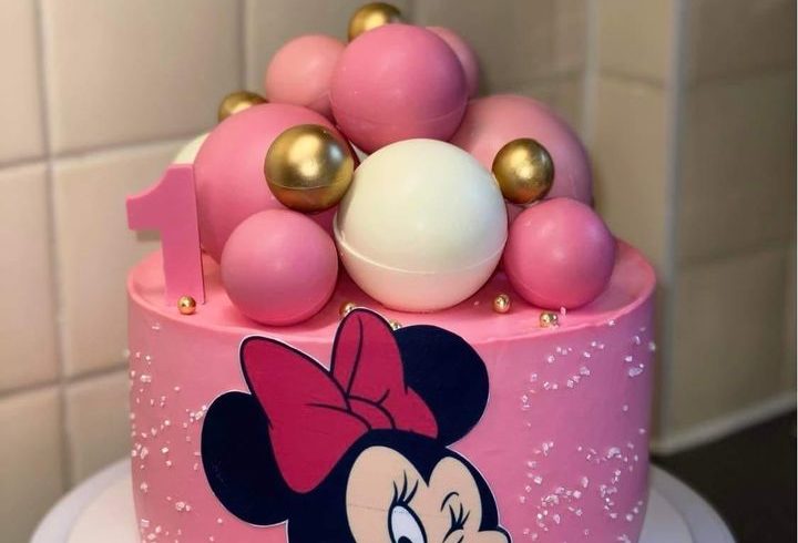 Preparam Torturi si Prajituri Candy Bar in Newbury Park, Londra