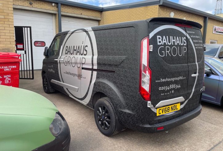 Colantări și Inscripționări Auto in Londra - Wrap Graphics