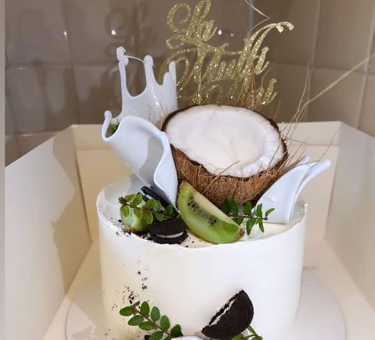 Preparam Torturi si Prajituri Candy Bar in Newbury Park, Londra