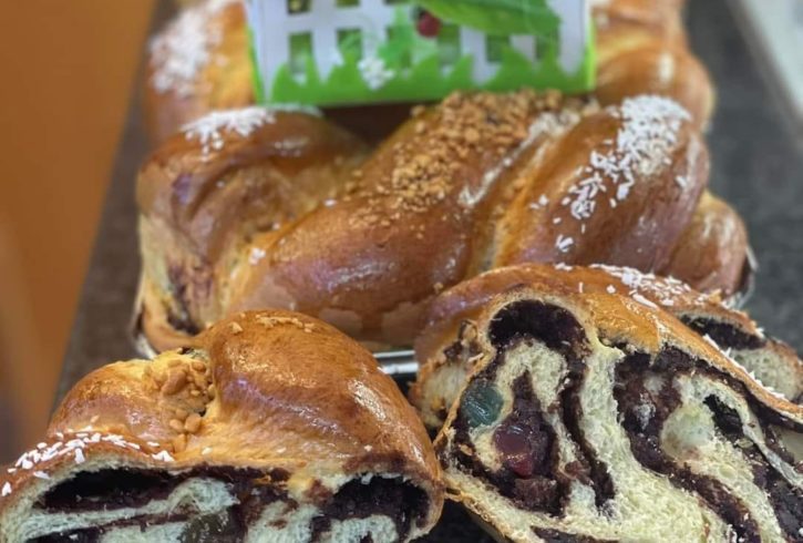 La Simon Magazin Romanesc in Dagenham, Londra