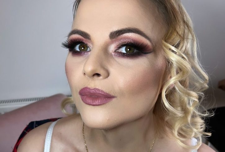 Servicii Profesionale De Makeup Si Extensii Gene In Londra