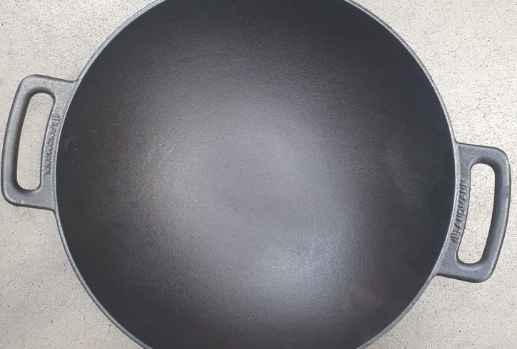 Vand Ceaune, Discuri Si Vase Din Fonta In Dangeham, Londra