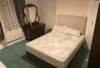 Oferim Camera Dubla in Zona 3 Lewisham - Londra