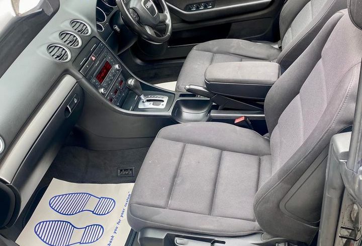 Vand Auto Audi A4 Decapotabil din 2008 in Londra