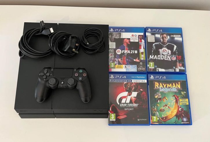 Vand Playstation Sony 4 SLIM, 500 GB in Londra