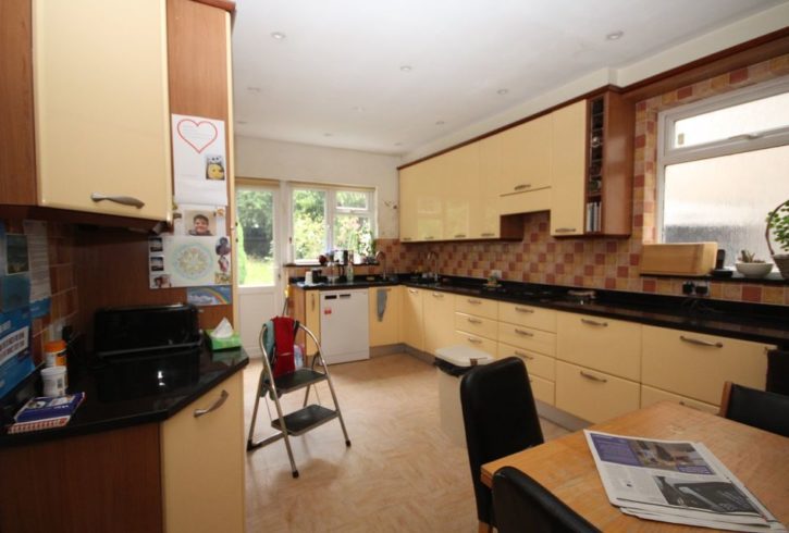 De inchiriat Casa cu 5 Dormitoare in Edgware, Londra